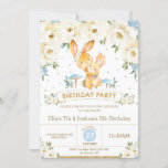 Bunny Rabbit Floral Joint Birthday Zuster Brother Kaart<br><div class="desc">Pas deze griezelige Ivory Blue Floral Bunny Rabbit Joint Birthday Invitation gemakkelijk en snel aan met uw feestgegevens. Druk op de knop Aanpassen om de stijl en plaatsing van de tekst verder te herschikken en te formatteren.  Dit whimsical collectie bevat prachtige ivoor en blauwe waterverf bloemen en twee schattige waterverf...</div>