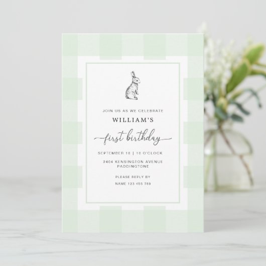 Bunny Rabbit Green Gingham 1st Birthday Invitation Kaart (Staand voorkant)