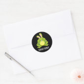 Bunny Ribbit Funny Rabbit Frog Pun Dark BG Ronde Sticker (Envelop)
