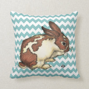 Bunny spoelt zijn gezicht met blauwe chevron kussen
