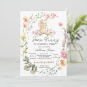 Bunny Verjaardag Uitnodiging, Een konijntje draait Kaart (Staand voorkant)