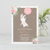 Bunny Verjaardag Uitnodiging Enkele Bunny Verjaard (Staand voorkant)