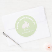 Bunny verjaardagsfeest dank je zachte groene stick ronde sticker (Envelop)