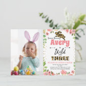 Bunny Wild en Three Birthday Photo Invitation (Staand voorkant)