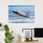 Buran: Legendary Soviet Shuttle in Flight Poster (Thuiskantoor)