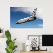 Buran-ruimtevliegtuig dat door wolken daalt poster (Thuiskantoor)