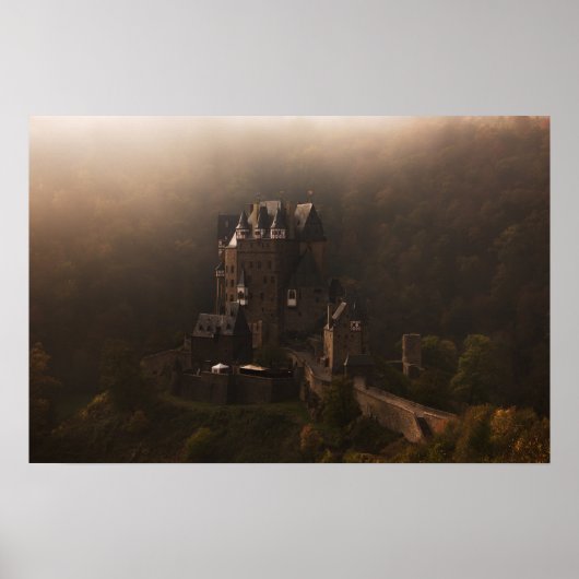 Burcht Eltz in de ochtendnevel Poster (Voorkant)