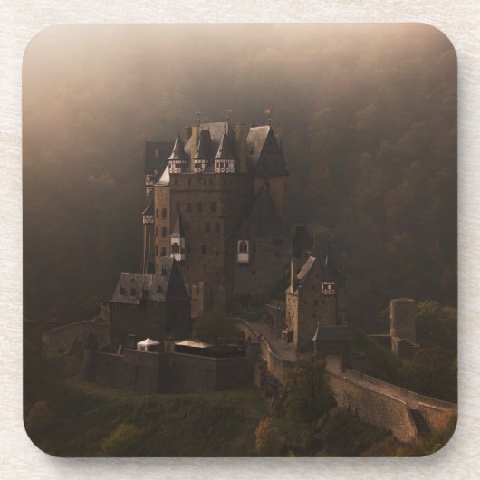 Burg Eltz kasteel in de ochtend mist Bier Onderzetter (Voorkant)