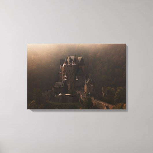 Burg Eltz kasteel in de ochtend mist Canvas Afdruk (Voorkant)