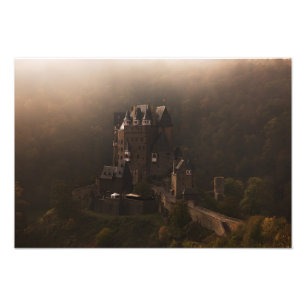Burg Eltz kasteel in de ochtend mist Foto Afdruk