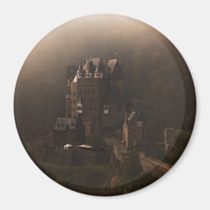 Burg Eltz kasteel in de ochtend mist Magneet