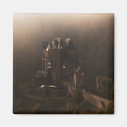Burg Eltz kasteel in de ochtend mist Magneet (Voorkant)