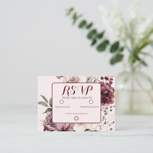 Burgandy Blush Bloemen Bruiloft RSVP Informatiekaartje (Staand voorkant)