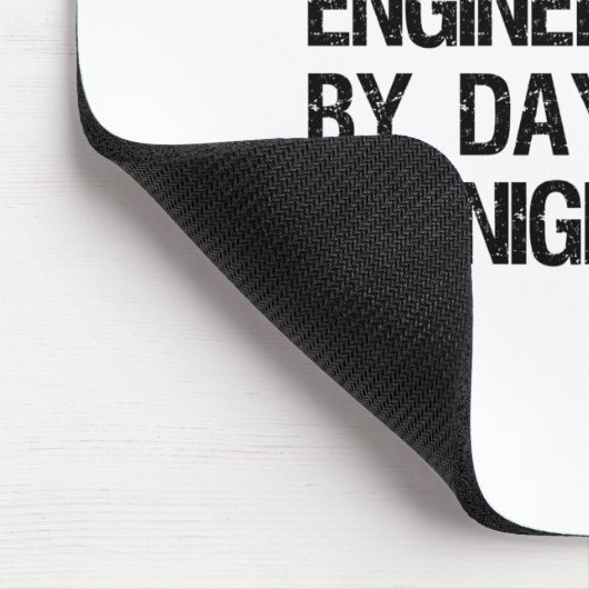 Burgerlijk ingenieur tegen dag gamer bij nacht muismat (Hoek)