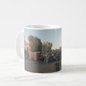 Burgers bij de brug Lake Havasu, Az. Koffiemok (Voorkant links)