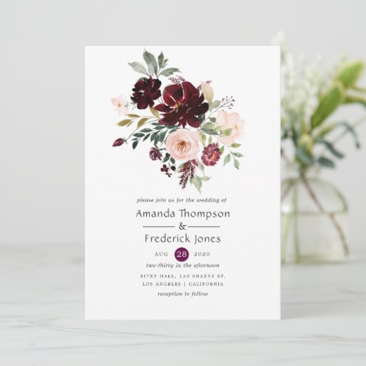 Burgundy Berry en Blush Floral Wedding Kaart (Staand voorkant)