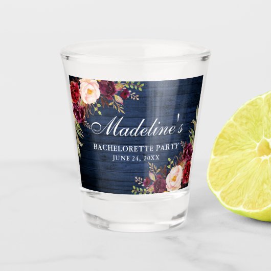 Burgundy Bloem Motief Blauwe Houten Bachelorette F Shot Glas (Voorkant)