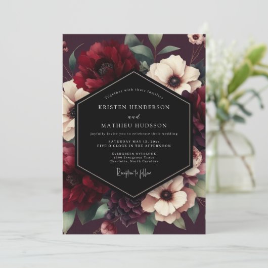 Burgundy Bloom Luxe Wedding Kaart (Staand voorkant)