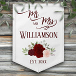 Burgundy Blush Boho Rozen Mr. & Mrs Wedding Wimpel<br><div class="desc">Deze vlag is mooi, stijlvol en leuk. Het is ontworpen om de newlyweds te vieren en is voorzien van een elegant boho-chic-ontwerp met een cluster van met de hand geschilderde waterverf rozen in tinten bogundy, rood en wazig roze. De tekst luidt als volgt: Mr en Mrs. met de achternaam van...</div>