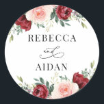 Burgundy Blush Floral Personalized Wedding Classic Ronde Sticker<br><div class="desc">Deze aanpasbare Sticker is ontworpen om te coördineren met ons Romantic Blooms bruiloft collectie en is uitgerust met waterverf-schotweddfloralen en bloeiende bloemen,  in combinatie met een klastige serif in het zwart. Overeenkomende objecten beschikbaar.</div>