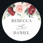 Burgundy Blush Floral Personalized Wedding Ronde Sticker<br><div class="desc">Deze aanpasbare Sticker is ontworpen om te coördineren met ons Boho Greenery bruiloft collectie en is uitgerust met een waterverf-kruit en een bloesem met kalligrafische tekst,  in combinatie met een klastige serif in het zwart. Overeenkomende objecten beschikbaar.</div>