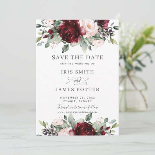 Burgundy Blush Floral Wedding Save the Date Kaart (Staand voorkant)