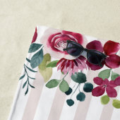 Burgundy Blush Flowers met Stripes Honeymoon Strandlaken (In situ)