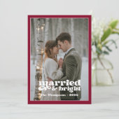 Burgundy & Blush Jonggehuwden Kerstmis Feestdagenkaart (Staand voorkant)