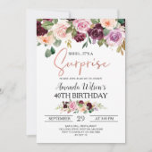 Burgundy Blush Pink Script Surprise Birthday Party Kaart (Voorkant)