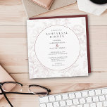 Burgundy Botanical Floral Chic Rehearsal Dinner<br><div class="desc">Begin je speciale viering met deze mooie repetitieve uitnodiging. In dit ontwerp staan botanische bloemen met een vuurwapen en aangepaste typografie.</div>