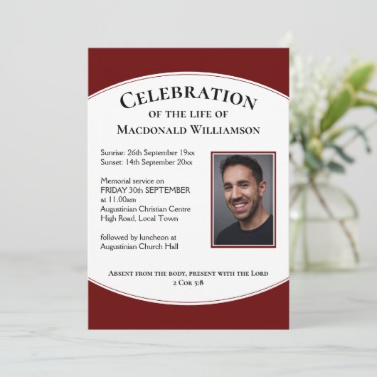 Burgundy CELEBRATION OF LIFE Photo Funeral Kaart (Staand voorkant)