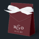 Burgundy Classic Modern Monogram Weddenschap Bedankdoosjes<br><div class="desc">Burgundy Classic Modern Monogram Wedding Favor Boxes</div>
