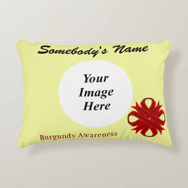 Burgundy Clover Ribbon Tmpl van Kenneth Yoncich Accent Kussen (Voorkant)