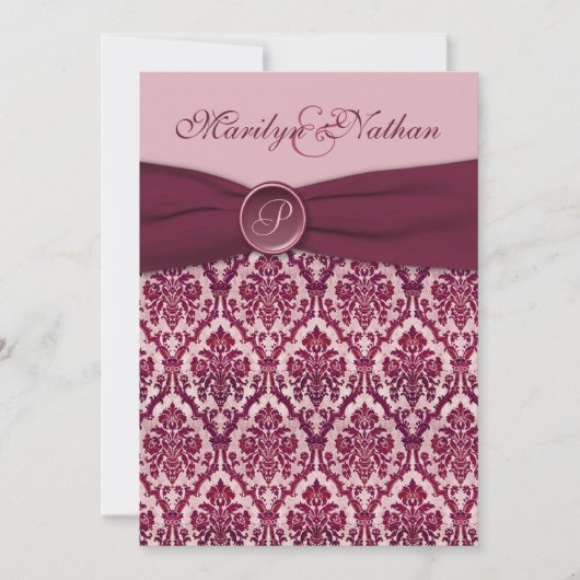 Burgundy Damask Monogrammed Wedding Invitation Kaart (Voorkant)