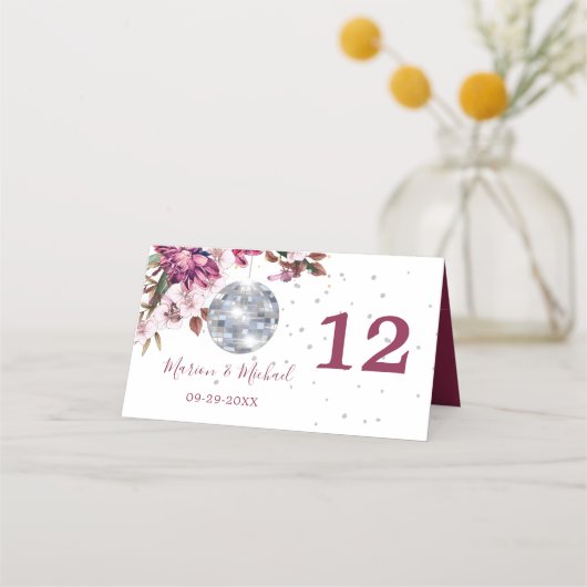 Burgundy Disco Floral Wedding Table Number Plaatskaartje (Voorkant)