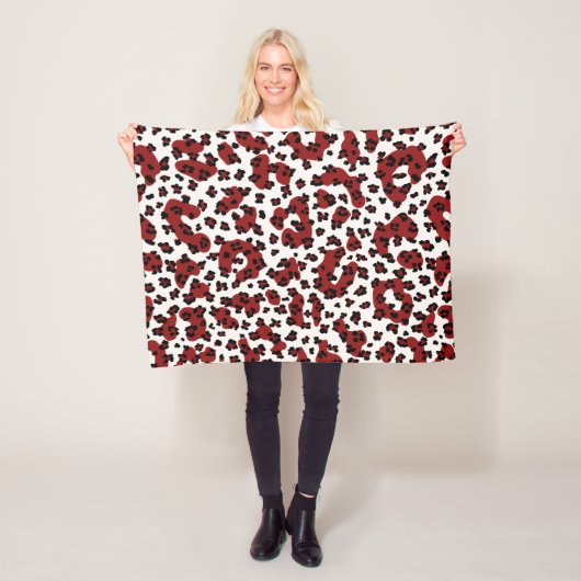 Burgundy Double Scale Leopard Print Fleece Deken (In situ)