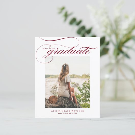 Burgundy Elegant Calligraphy Afstuderen Invitation (Staand voorkant)