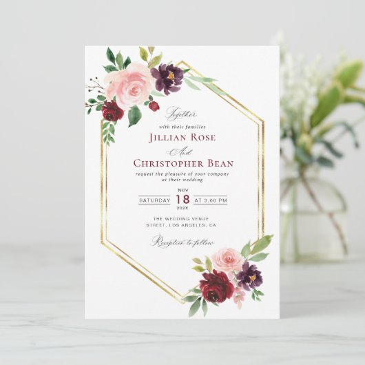 Burgundy en blush floral bruiloft-uitnodiging kaart (Staand voorkant)