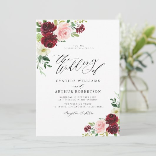 burgundy en blush floral script bruiloft kaart (Staand voorkant)