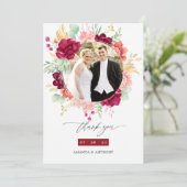 Burgundy en Blush Floral Wedding Photo Collage Bedankkaart (Staand voorkant)