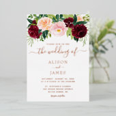Burgundy en Blush Floral Wedding Roos Gold Folie Uitnodiging (Staand Voorkant)
