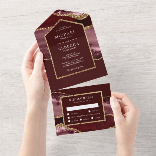 Burgundy en Gold Agate Marble Wedding All In One Uitnodiging (Afscheurbaar)