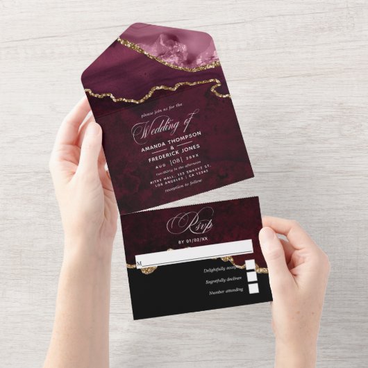 Burgundy en Gold Agate Wedding All In One Uitnodiging (Afscheurbaar)
