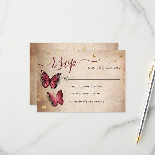 Burgundy en Gold Butterfly Elegant Wedding RSVP Kaartje (Voorkant / Achterkant in situ)