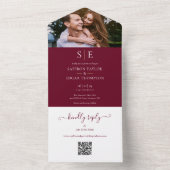 Burgundy en gouden monogram QR-code foto trouwkaar All In One Uitnodiging (Binnen)
