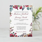 Burgundy en Navy Floral Wedding Invitation Kaart (Staand voorkant)