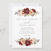 Burgundy en perzik bloemige trouwuitnodiging kaart (Voorkant)