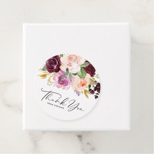 Burgundy en perzikbloemen babyshower bedankt bedankjes labels (In situ)