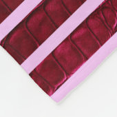 Burgundy Exotic Faux Snake Leather Linear Stripe Fleece Deken (Hoek)