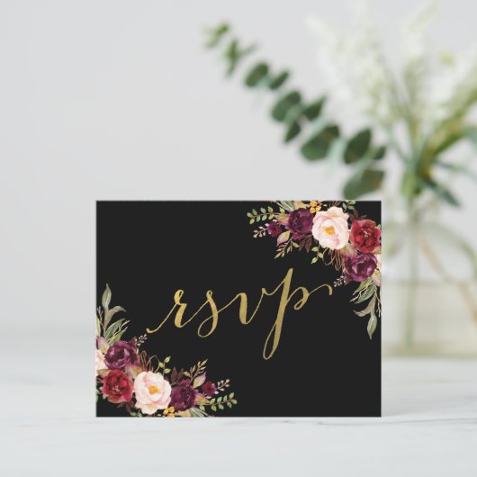 Burgundy Floral Black Faux Gold Foil Weddenschap R Uitnodiging Briefkaart (Staand voorkant)